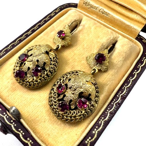 VICTORIAN ETRUSCAN REVIVAL PASTE GARNET GILT EARRINGS AND BROOCH - ADDITIONAL PHOTO 3