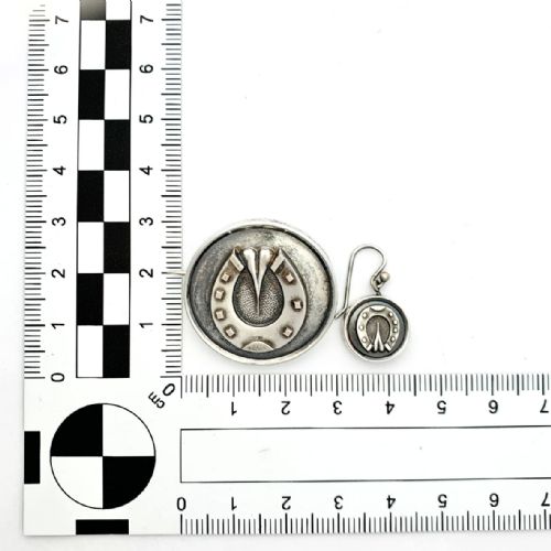 VICTORIAN 1886 SILVER HORSESHOE BROOCH AND EARRINGS IN ORIGINAL BOX - ADDITIONAL PHOTO 7