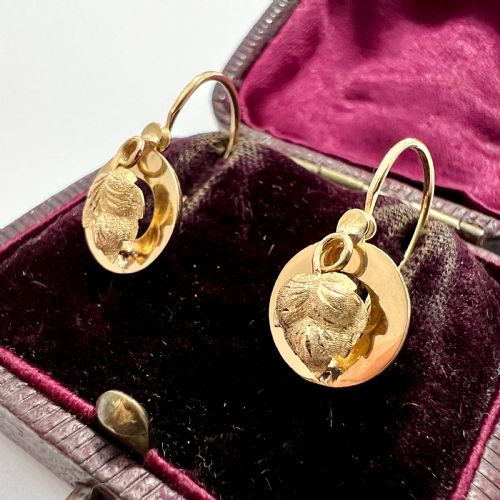 VICTORIAN ART NOUVEAU 18CT GOLD VINE LEAF DORMEUSE EARRINGS - ADDITIONAL PHOTO 2