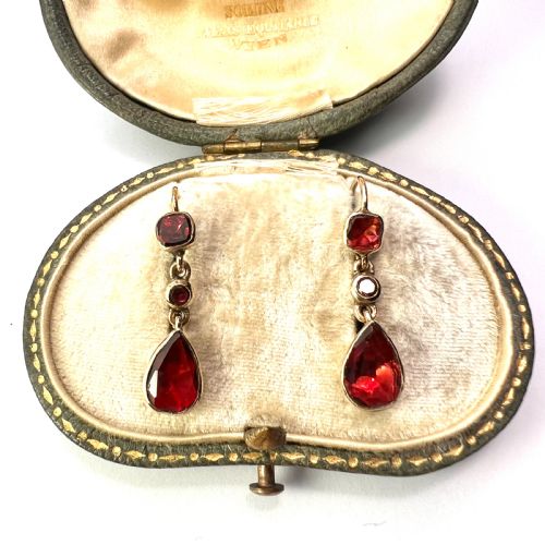 georgian garnet teardrop 9ct gold earrings - CATEGORY: ANTIQUE JEWELLERY - DATED GEORGIAN