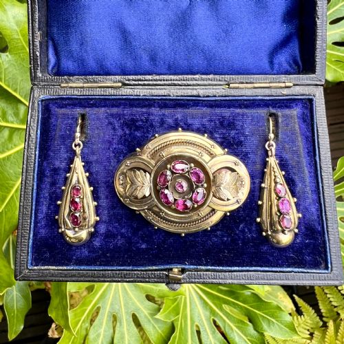 BOXED VICTORIAN AMETHYST DEMI PARURE EARRINGS AND BROOCH - ADDITIONAL PHOTO 5
