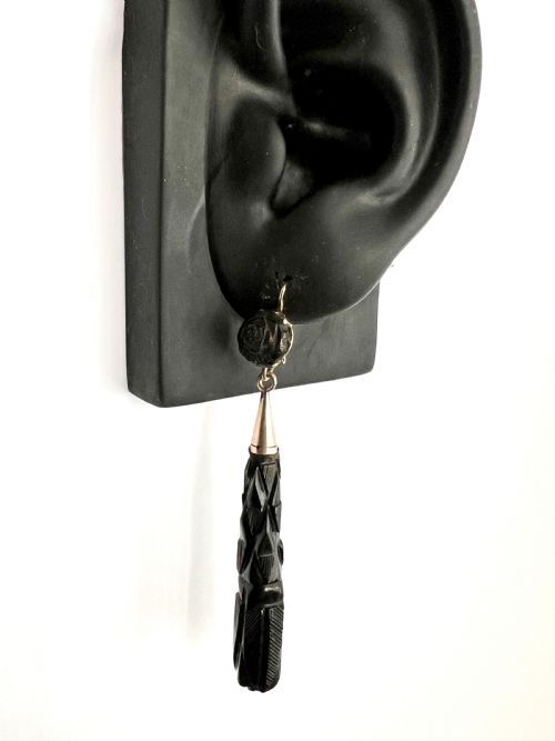 LARGE VICTORIAN CARVED WHITBY JET GOLD EARRINGS - ADDITIONAL PHOTO 7