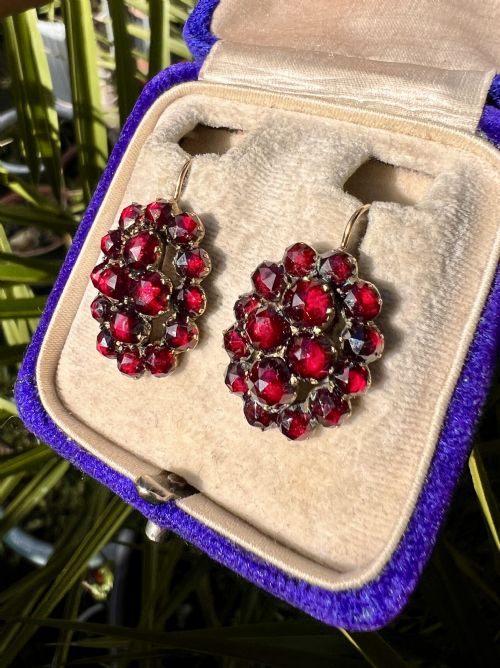 LARGE VICTORIAN GOLD BOHEMIAN GARNET CLUSTER EARRINGS - ADDITIONAL PHOTO 9