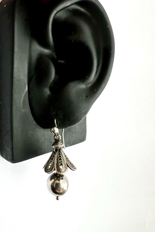 RARE ANTIQUE SILVER FILIGREE BELL FLOWER EARRINGS - ADDITIONAL PHOTO 6