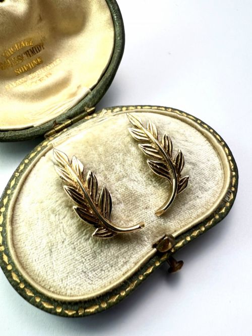 LARGE VINTAGE 9CT GOLD LAUREL LEAF STUD EARRINGS - ADDITIONAL PHOTO 2