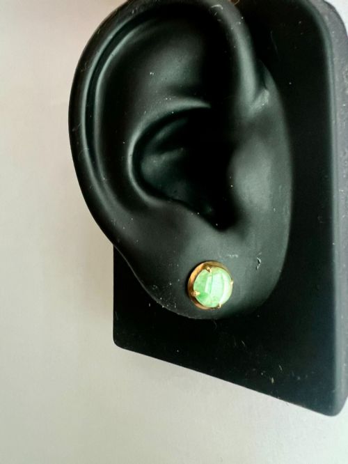 VINTAGE PALE GREEN JADEITE 14CT GOLD STUD EARRINGS - ADDITIONAL PHOTO 5