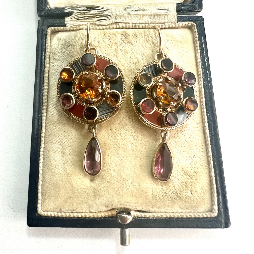 A pair of Victorian 9ct gold target drop earrings inlaid with patterned agates and surrounding central citrine gemstones.