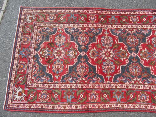 fig 2. ANTIQUE COUNTRY HOUSE SHABBY CHIC ARAK SARUQ SAROUK LONG RUG RUNNER. SIX MEDALLION CARTOUCHE PATTERN