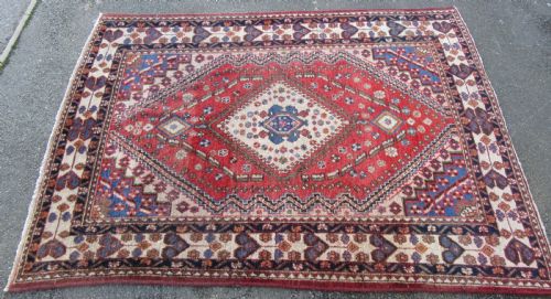 fig 2. ANTIQUE COUNTRY HOUSE BAKHTIARI KURDISH RUG WITH A QASHQAI RUG PATTERN. 208CM X 159CM.