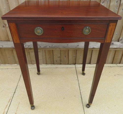 A VERY ELEGANT EARLY 19TH CENTURY MAHOGANY SATINWOOD INLAID SIDE LAMP WRITING TABLE - ADDITIONAL PHOTO 9