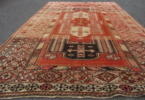 FINE OLD TURKISH MILAS VILLAGE RUG OF CAUCASIAN DESIGN ABRASHED FIELDSOFT PINKS TERRACOTTA - ADDITIONAL PHOTO 4
