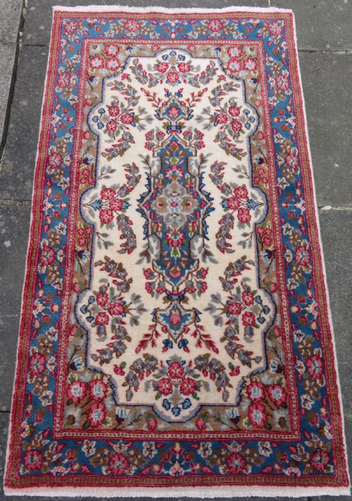 fig 1. ATTRACTIVE OLD KERMAN (KIRMAN) RUG WITH FLORAL FESTOONS. SOUTH CENTRAL PERSIA. 155CM X 89CM.