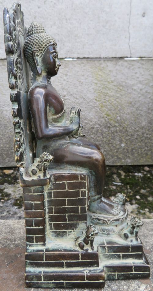 A COPPER ALLOY SEATED FIGURE OF BUDDHA IN THE EUROPEAN FASHION INDONESIAN ARCHIPELAGOCENTRAL JAVA CIRCA EARLY 15TH CENTURY - ADDITIONAL PHOTO 11