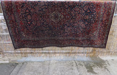 ANTIQUE KASHAN RUG NORTH WEST CENTRAL PERSIACIRCA 1920 207CM X 135CM - ADDITIONAL PHOTO 28
