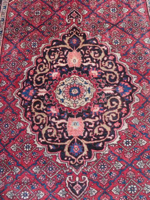 AN UNUSUAL ANTIQUE FEREGHAN SAROUK POMEGRANATE RUG BIRDS POMEGRANATES 216CM X 124CM - ADDITIONAL PHOTO 4