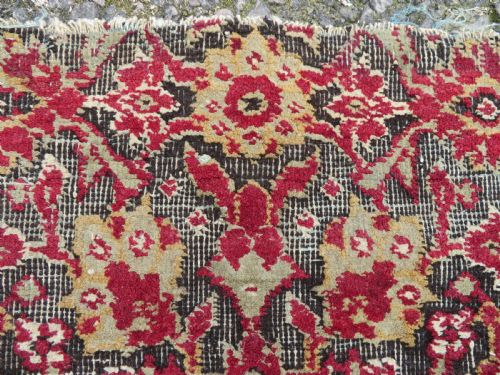 LARGE MUGHAL CARPET FRAGMENT NORTH INDIA 183CM X 168CM - ADDITIONAL PHOTO 2