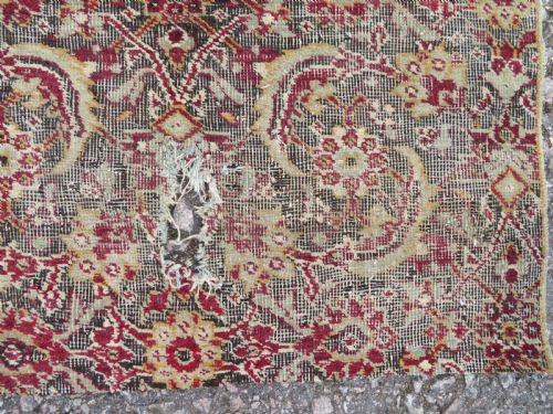 LARGE MUGHAL CARPET FRAGMENT NORTH INDIA 183CM X 168CM - ADDITIONAL PHOTO 7