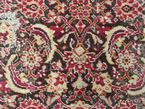LARGE MUGHAL CARPET FRAGMENT NORTH INDIA 183CM X 168CM - ADDITIONAL PHOTO 11
