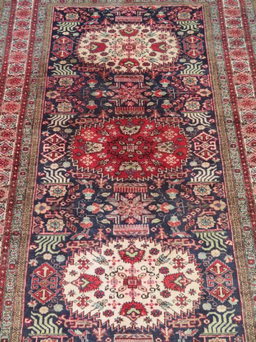 fig 2. ANTIQUE INDIAN RUG. 199CM X 139CM.