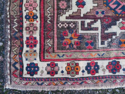 ANTIQUE DISTRESSED CAUCASIAN LESGHI RUG 140CM X 100CM - ADDITIONAL PHOTO 6