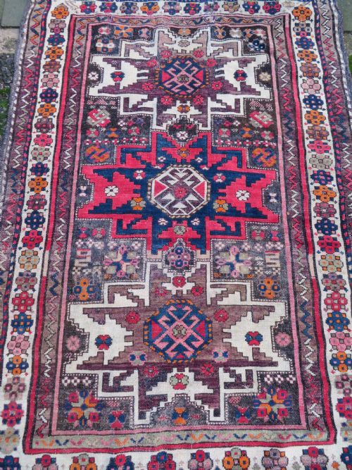 ANTIQUE DISTRESSED CAUCASIAN LESGHI RUG 140CM X 100CM - ADDITIONAL PHOTO 12