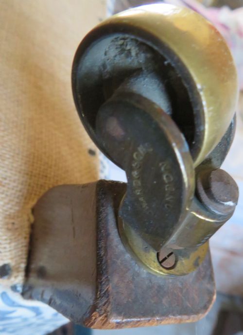 HOWARD AND SONS CLUB EASY ARMCHAIR - ADDITIONAL PHOTO 15