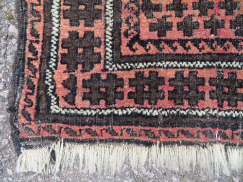 ANTIQUE DISTRESSED BALUCH PRAYER RUG 160CM X 123CM - ADDITIONAL PHOTO 4