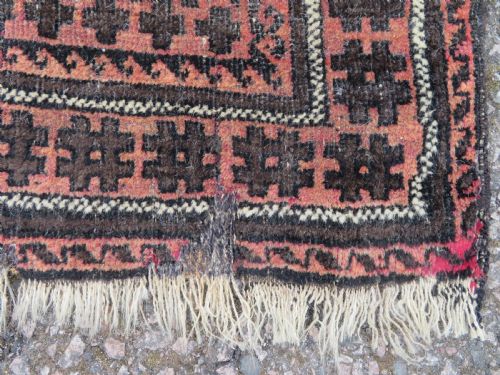 ANTIQUE DISTRESSED BALUCH PRAYER RUG 160CM X 123CM - ADDITIONAL PHOTO 5