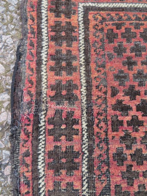 ANTIQUE DISTRESSED BALUCH PRAYER RUG 160CM X 123CM - ADDITIONAL PHOTO 8