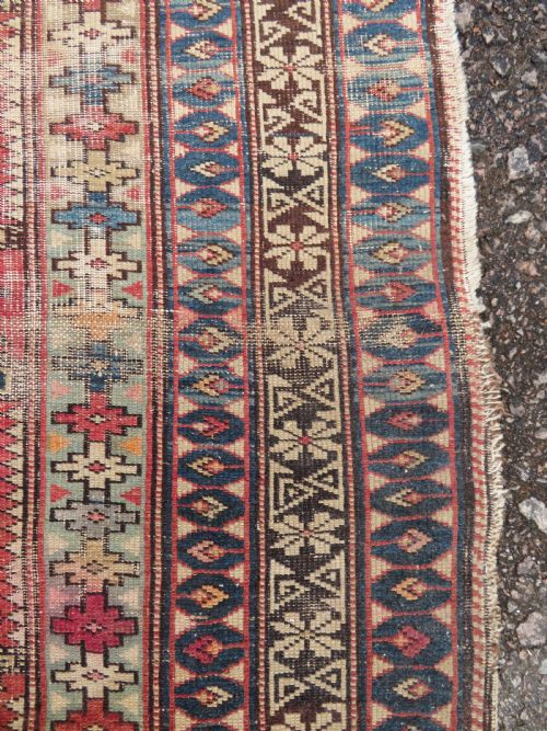 DISTRESSED ANTIQUE CAUCASIAN DAGHESTAN RUG 132CM X 102CM - ADDITIONAL PHOTO 6