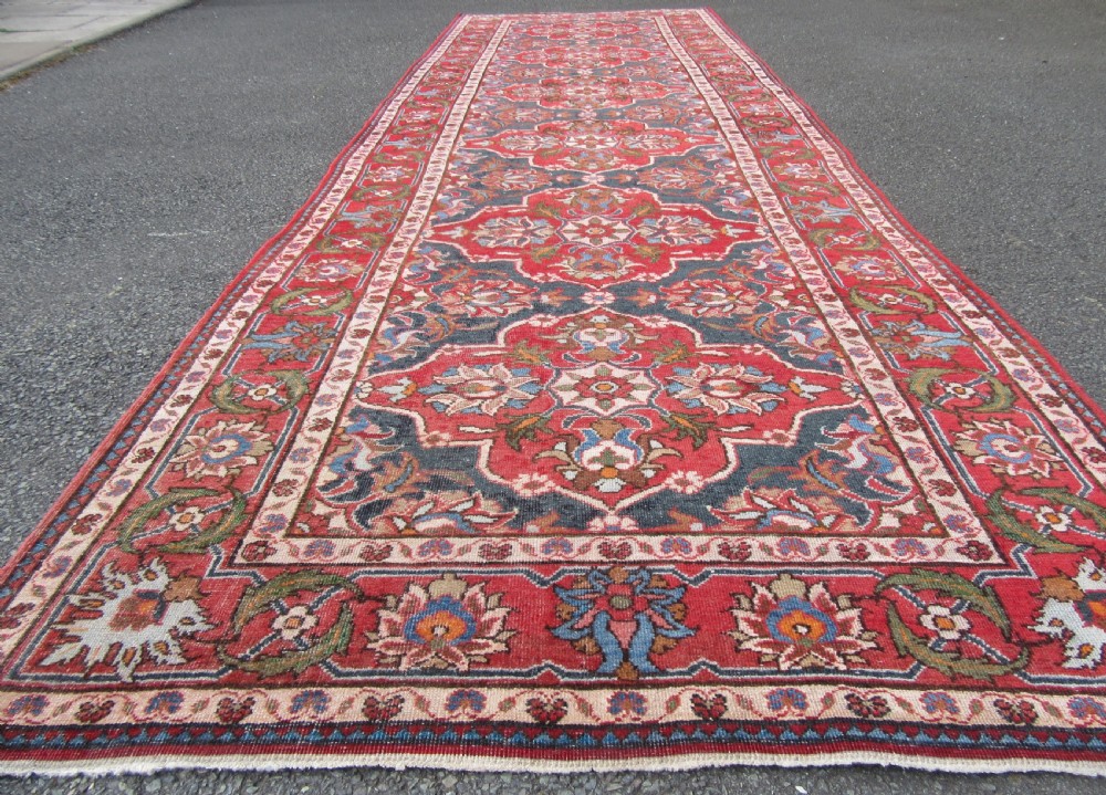 ANTIQUE COUNTRY HOUSE SHABBY CHIC ARAK SARUQ SAROUK LONG RUG RUNNER. SIX MEDALLION CARTOUCHE PATTERN View VIII