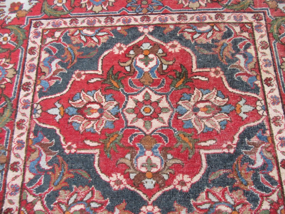 ANTIQUE COUNTRY HOUSE SHABBY CHIC ARAK SARUQ SAROUK LONG RUG RUNNER. SIX MEDALLION CARTOUCHE PATTERN View XII