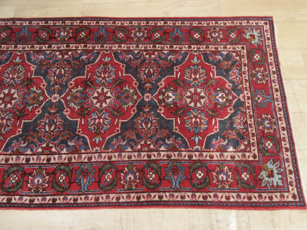 ANTIQUE COUNTRY HOUSE SHABBY CHIC ARAK SARUQ SAROUK LONG RUG RUNNER. SIX MEDALLION CARTOUCHE PATTERN View XXIX
