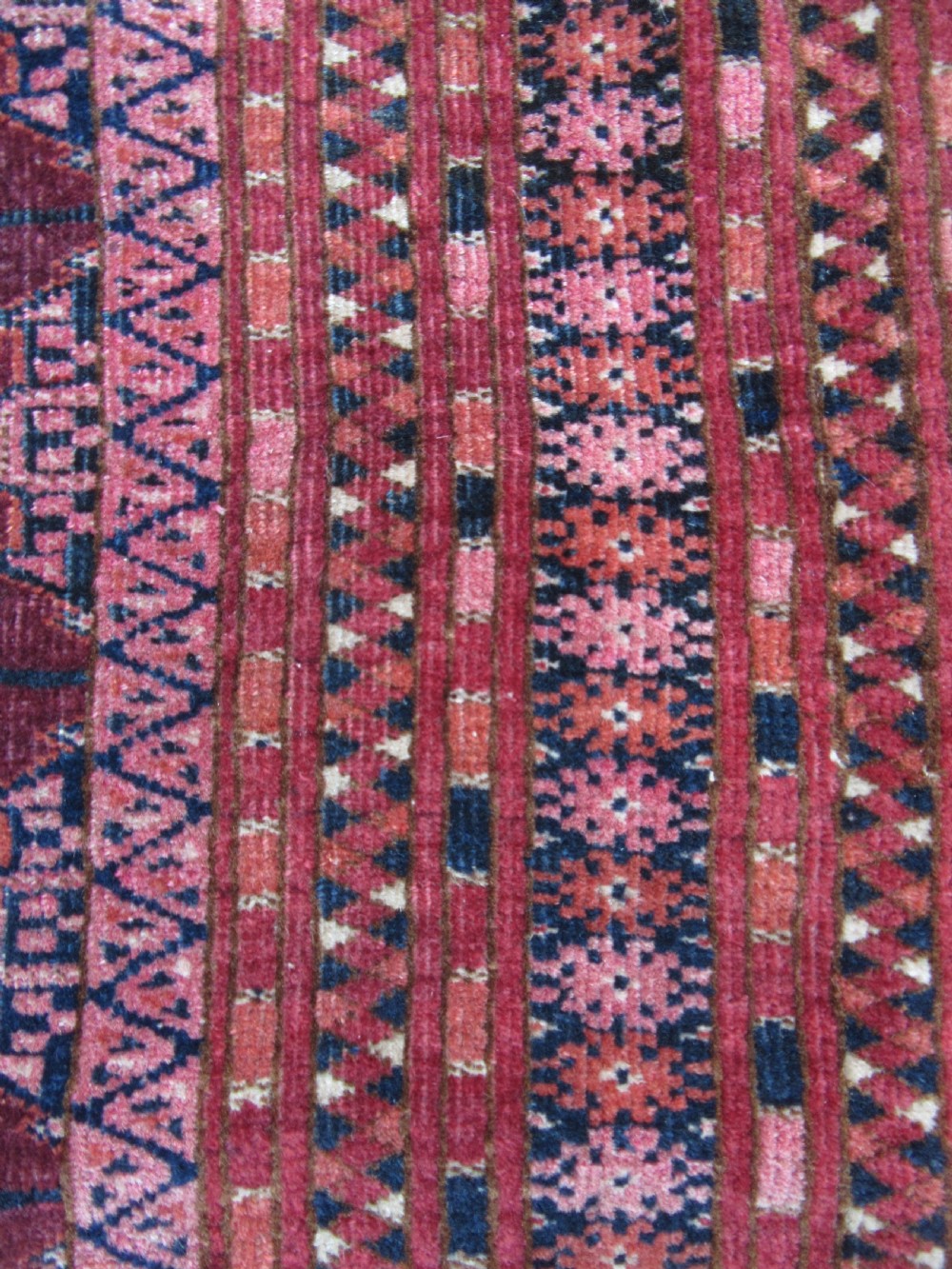 ANTIQUE COUNTRY HOUSE SHABBY CHIC SMALL SARYK TURKMEN RUG. View XVI
