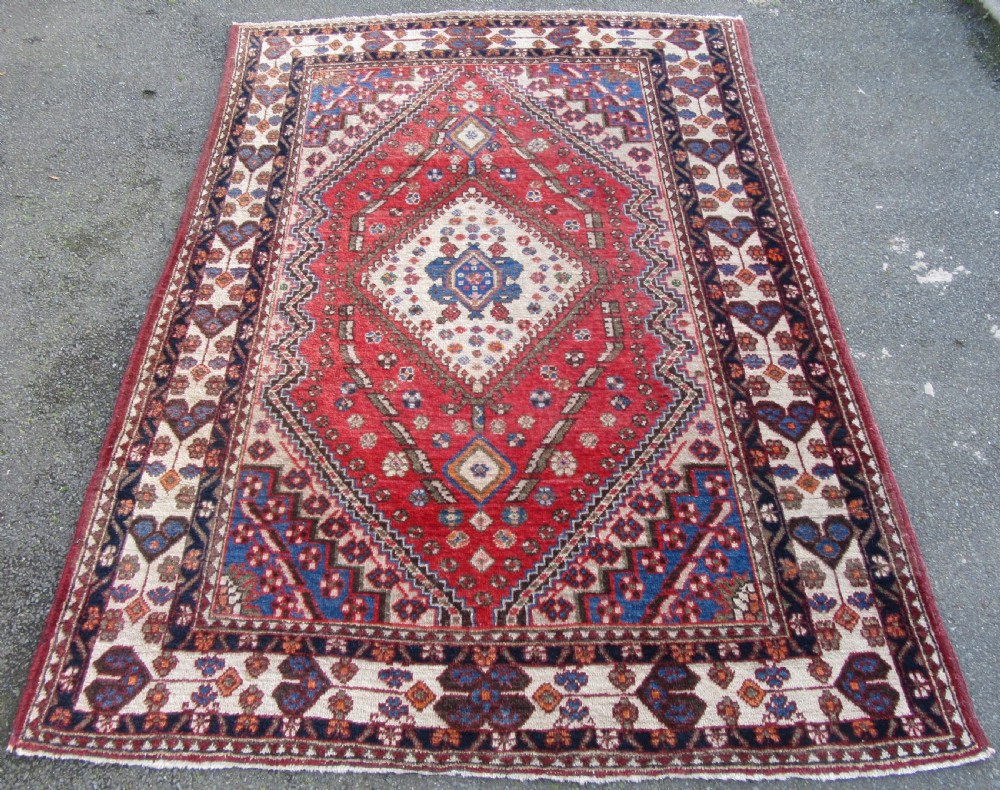 ANTIQUE COUNTRY HOUSE BAKHTIARI KURDISH RUG WITH A QASHQAI RUG PATTERN. 208CM X 159CM.