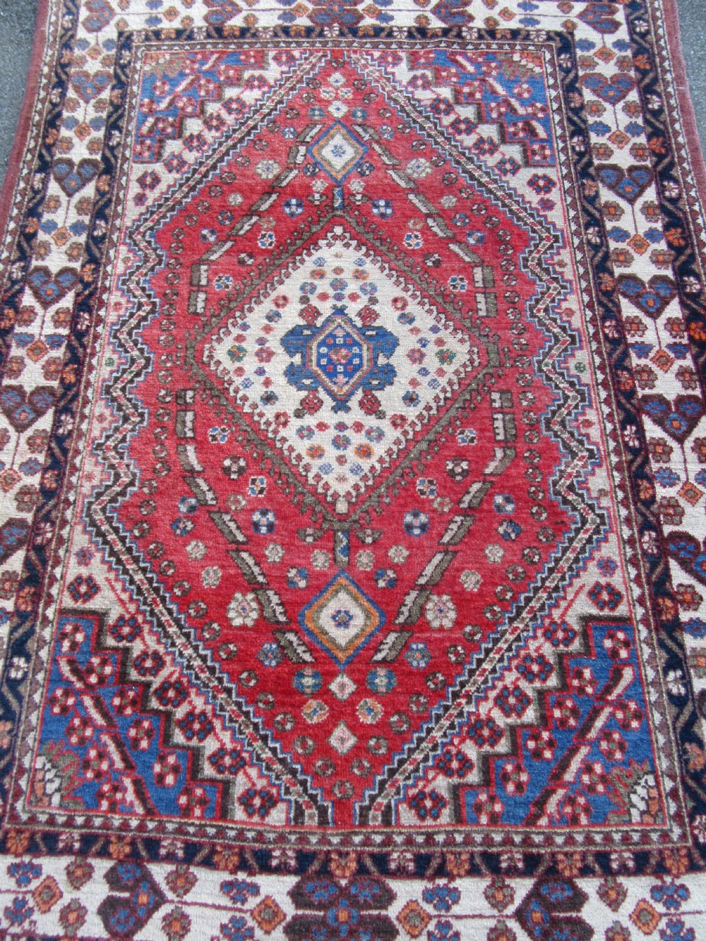 ANTIQUE COUNTRY HOUSE BAKHTIARI KURDISH RUG WITH A QASHQAI RUG PATTERN. 208CM X 159CM. View V