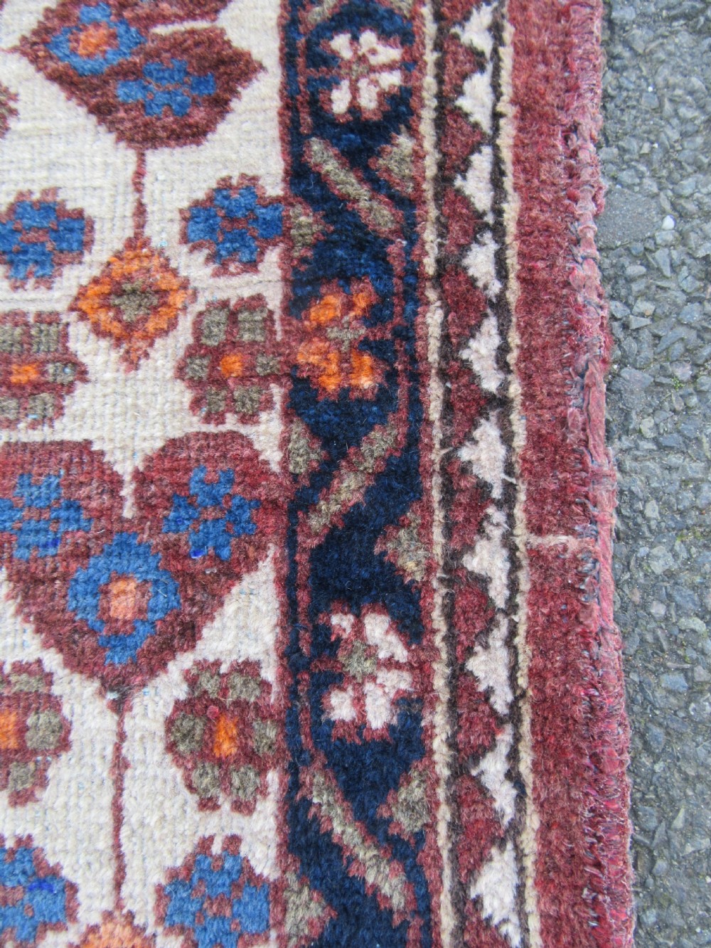 ANTIQUE COUNTRY HOUSE BAKHTIARI KURDISH RUG WITH A QASHQAI RUG PATTERN. 208CM X 159CM. View XVII