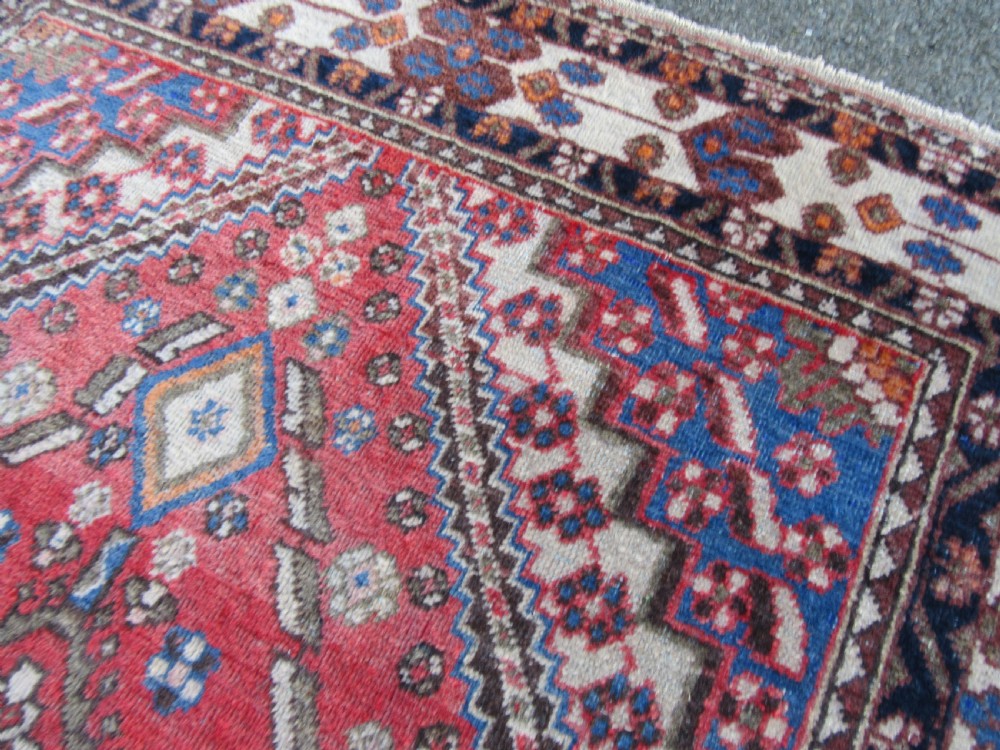 ANTIQUE COUNTRY HOUSE BAKHTIARI KURDISH RUG WITH A QASHQAI RUG PATTERN. 208CM X 159CM. View XVIII