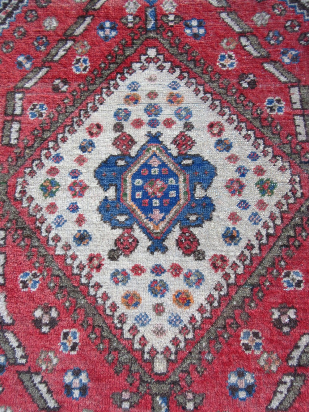ANTIQUE COUNTRY HOUSE BAKHTIARI KURDISH RUG WITH A QASHQAI RUG PATTERN. 208CM X 159CM. View XIX