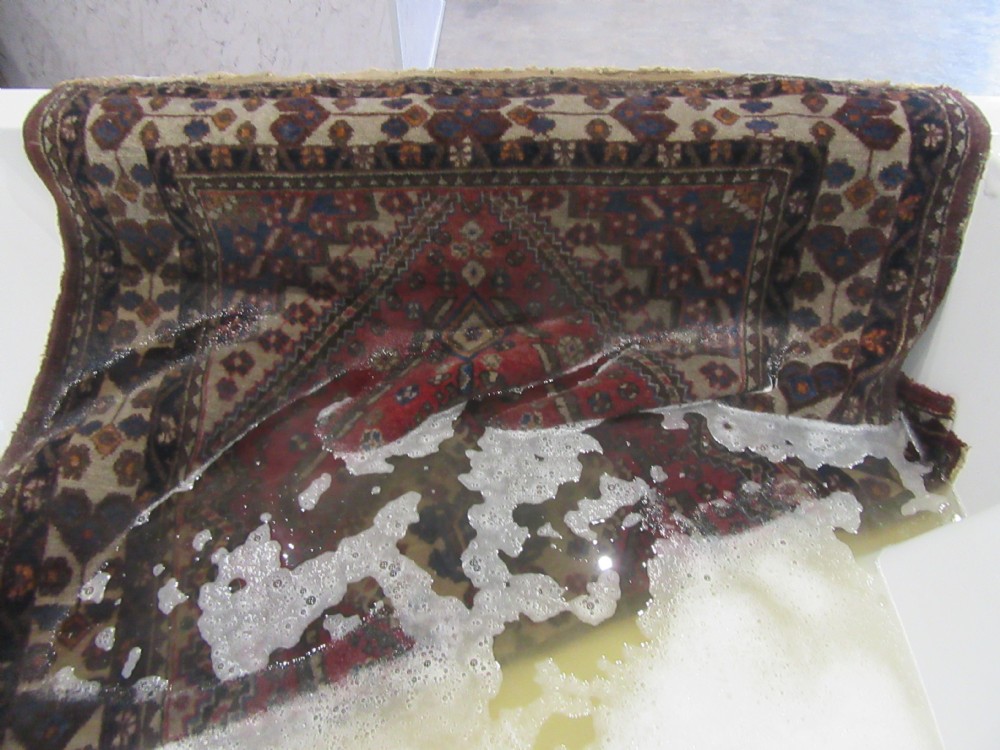 ANTIQUE COUNTRY HOUSE BAKHTIARI KURDISH RUG WITH A QASHQAI RUG PATTERN. 208CM X 159CM. View XXIX