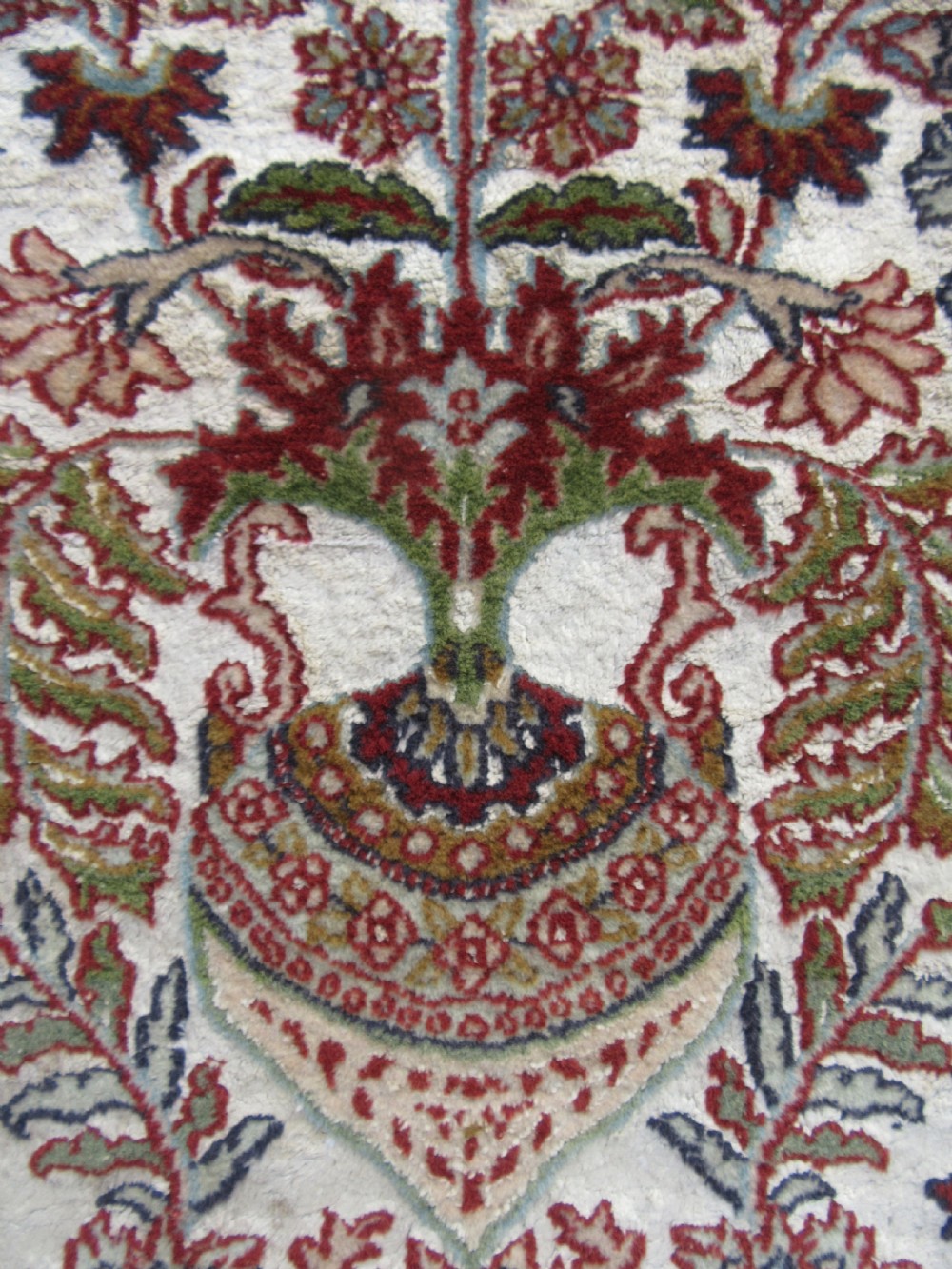 OLD INDIAN KASHMIR SILK & WOOL TREE OF LIFE DESIGN RUG. 180CM X 125CM. View XI