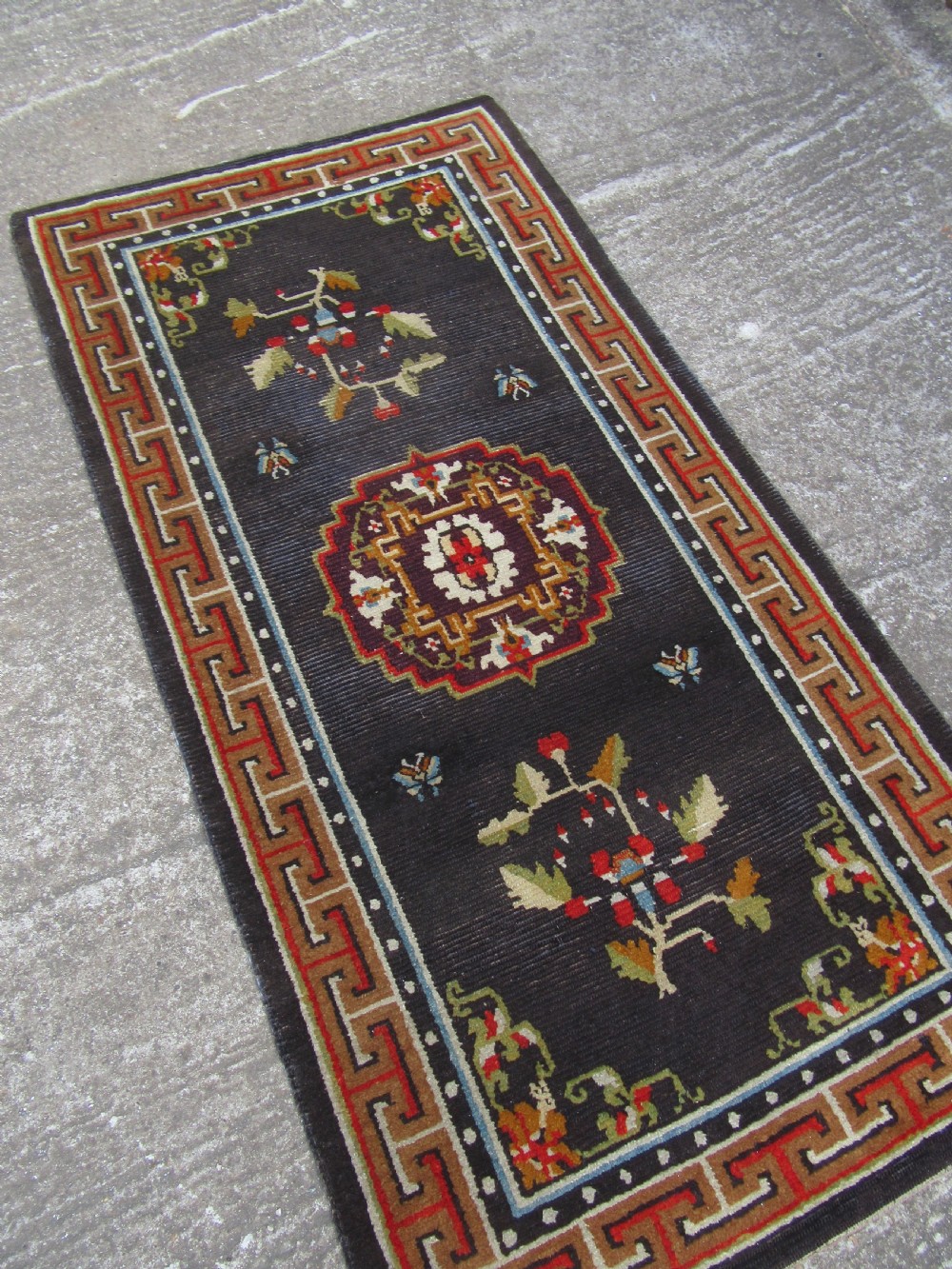 ANTIQUE COUNTRY HOUSE CHINESE TIBETAN RUG. WITH FLOWER SPRIGS & BUTTERFLIES View XVII