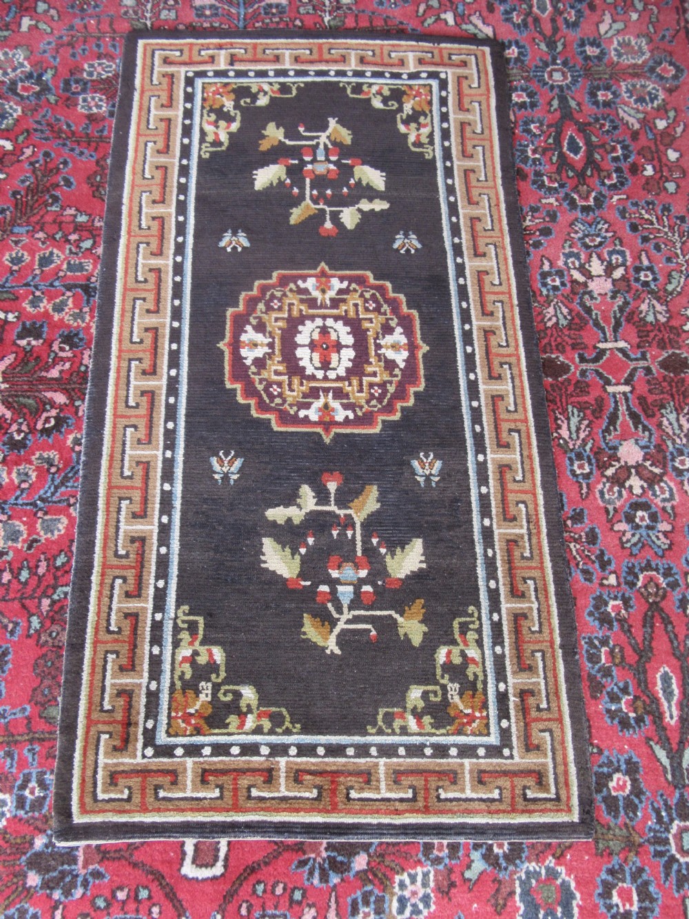 ANTIQUE COUNTRY HOUSE CHINESE TIBETAN RUG. WITH FLOWER SPRIGS & BUTTERFLIES View XXIII