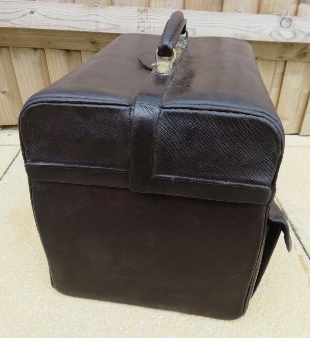 DARK BROWN LEATHER GLADSTONE DOCTOR'S MEDICAL BAG CASE. RED SILK MOIRE INTERIOR View II