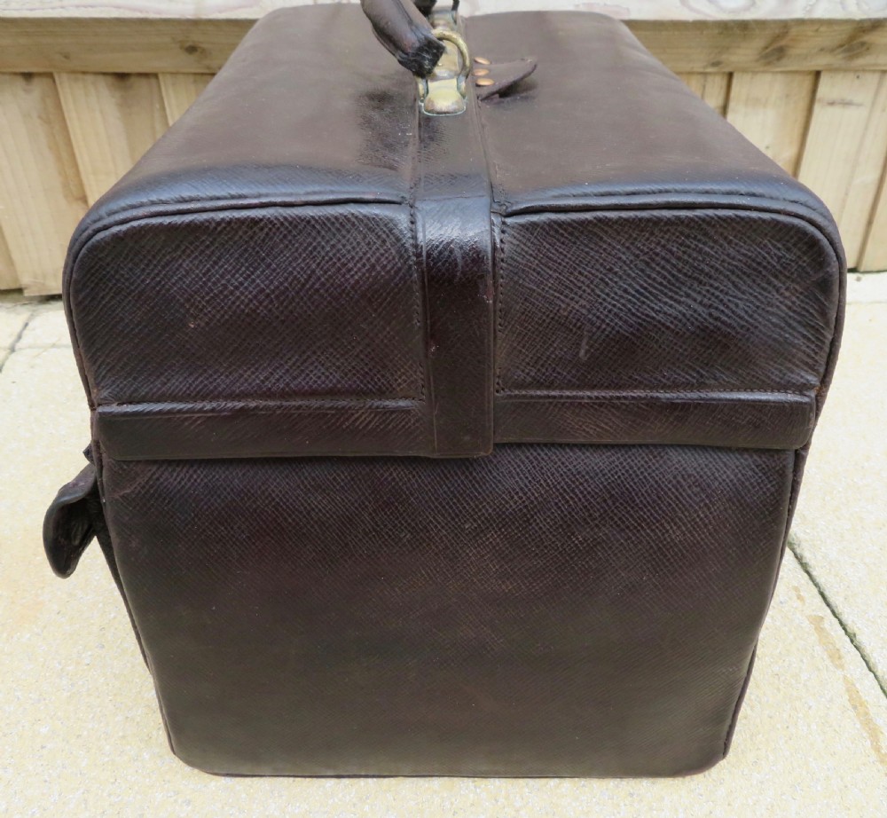 DARK BROWN LEATHER GLADSTONE DOCTOR'S MEDICAL BAG CASE. RED SILK MOIRE INTERIOR View IV