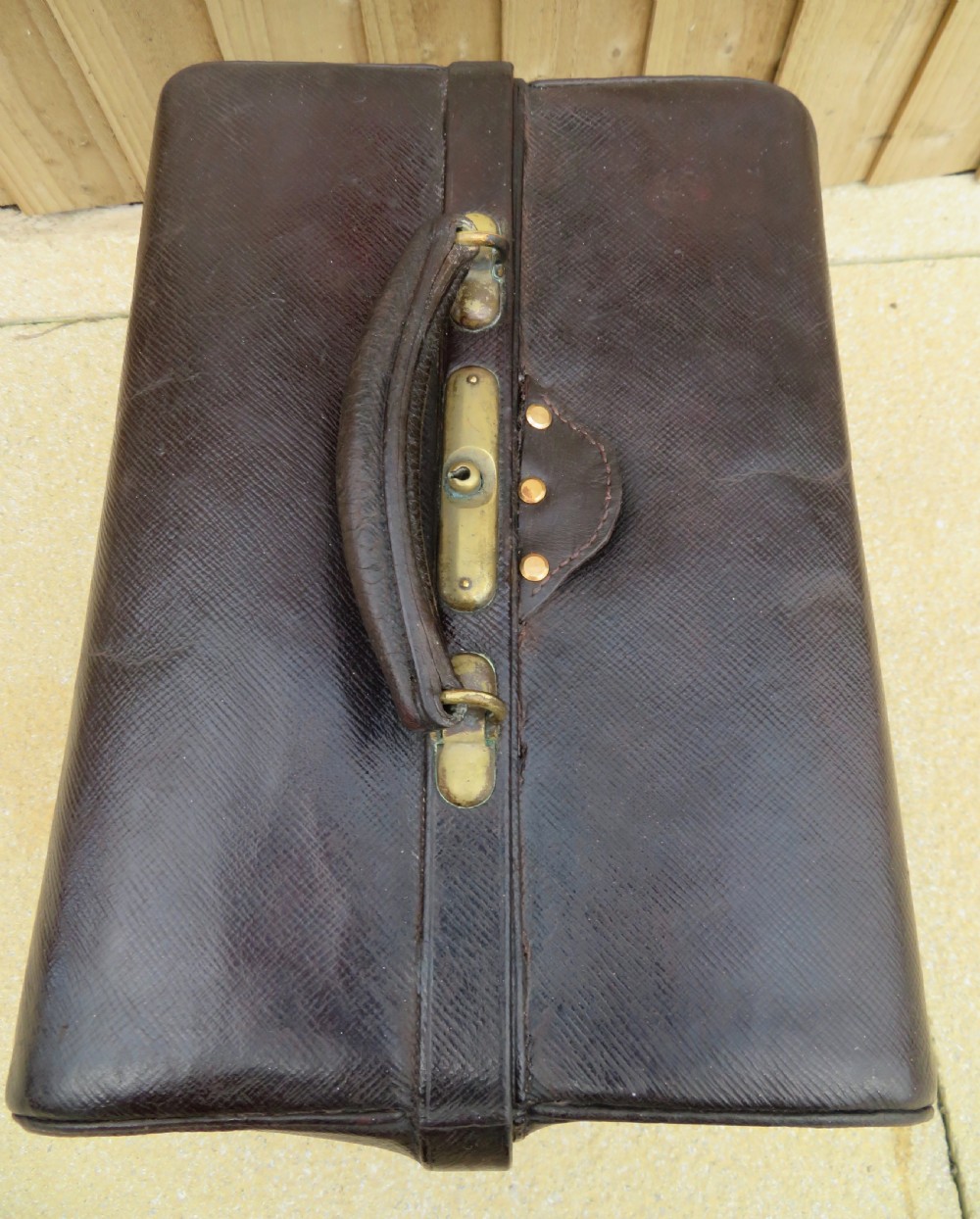 DARK BROWN LEATHER GLADSTONE DOCTOR'S MEDICAL BAG CASE. RED SILK MOIRE INTERIOR View V
