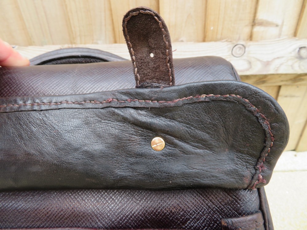 DARK BROWN LEATHER GLADSTONE DOCTOR'S MEDICAL BAG CASE. RED SILK MOIRE INTERIOR View XVII