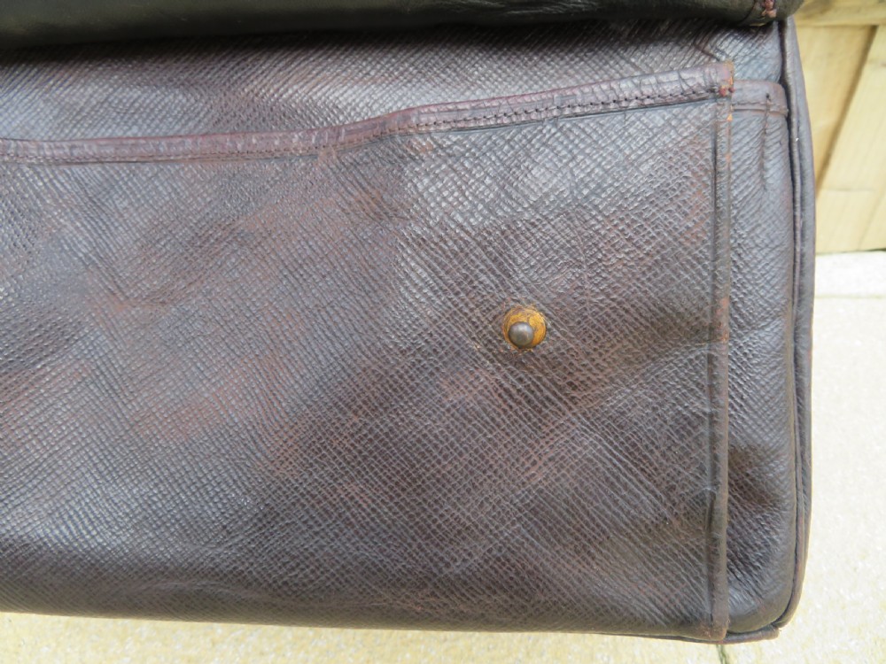 DARK BROWN LEATHER GLADSTONE DOCTOR'S MEDICAL BAG CASE. RED SILK MOIRE INTERIOR View XVIII
