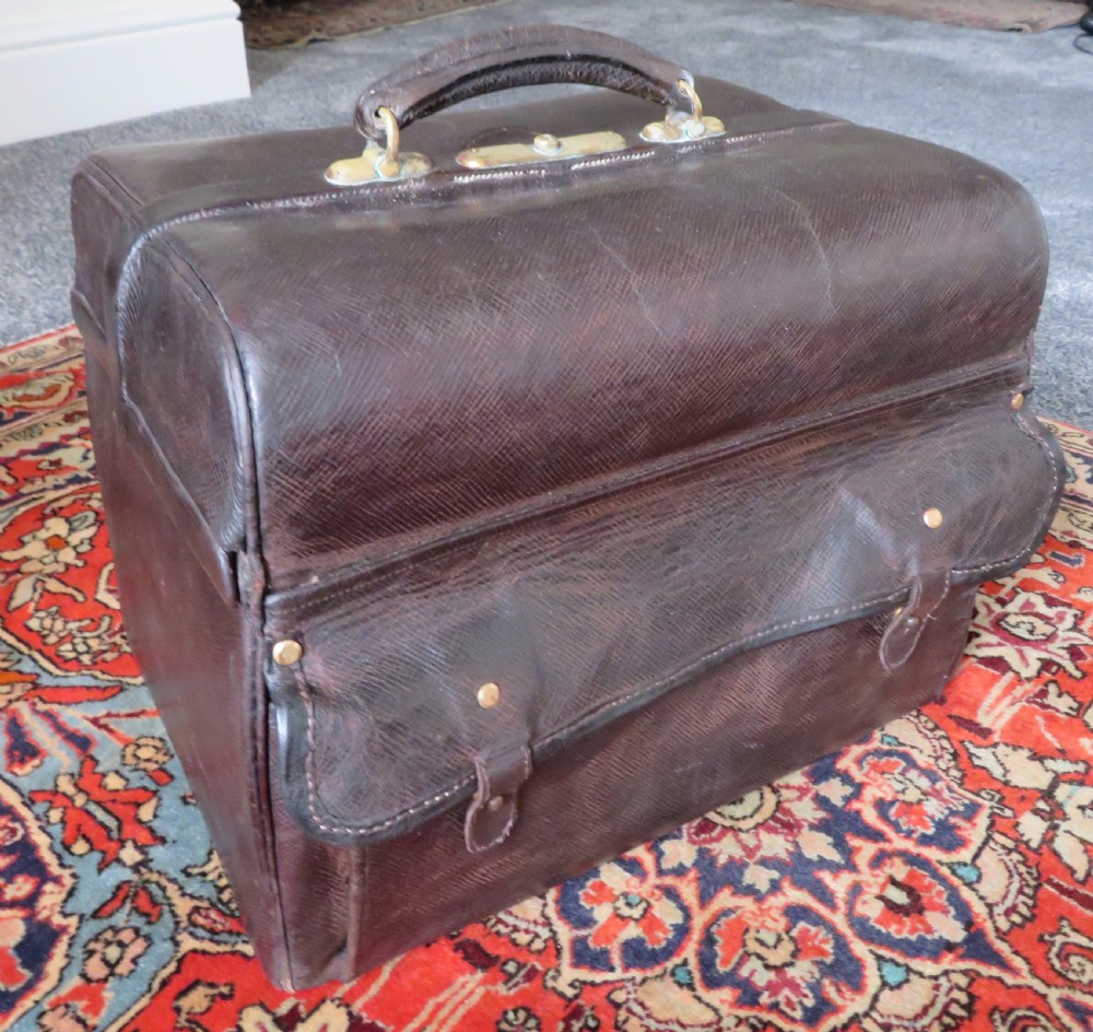 DARK BROWN LEATHER GLADSTONE DOCTOR'S MEDICAL BAG CASE. RED SILK MOIRE INTERIOR View XXI