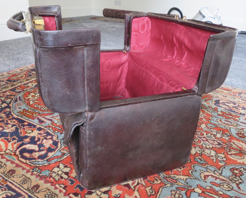DARK BROWN LEATHER GLADSTONE DOCTOR'S MEDICAL BAG CASE. RED SILK MOIRE INTERIOR View XXIV